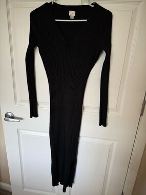 Black Ribbed V‑Neck Long Sleeve Dress